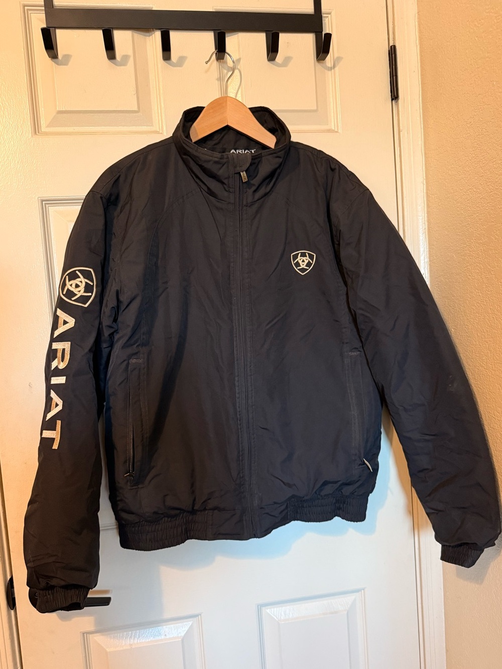 Ariat Jacket Mens Medium Black Insulated Bomber Wind Water Resistant